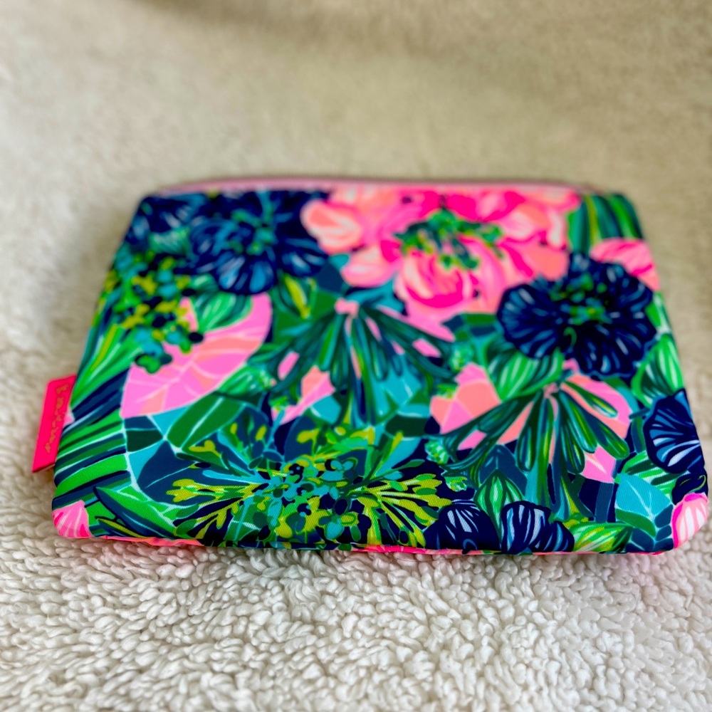 EXCELLENT SHAPE Lily Pulitzer Zip Pouch!